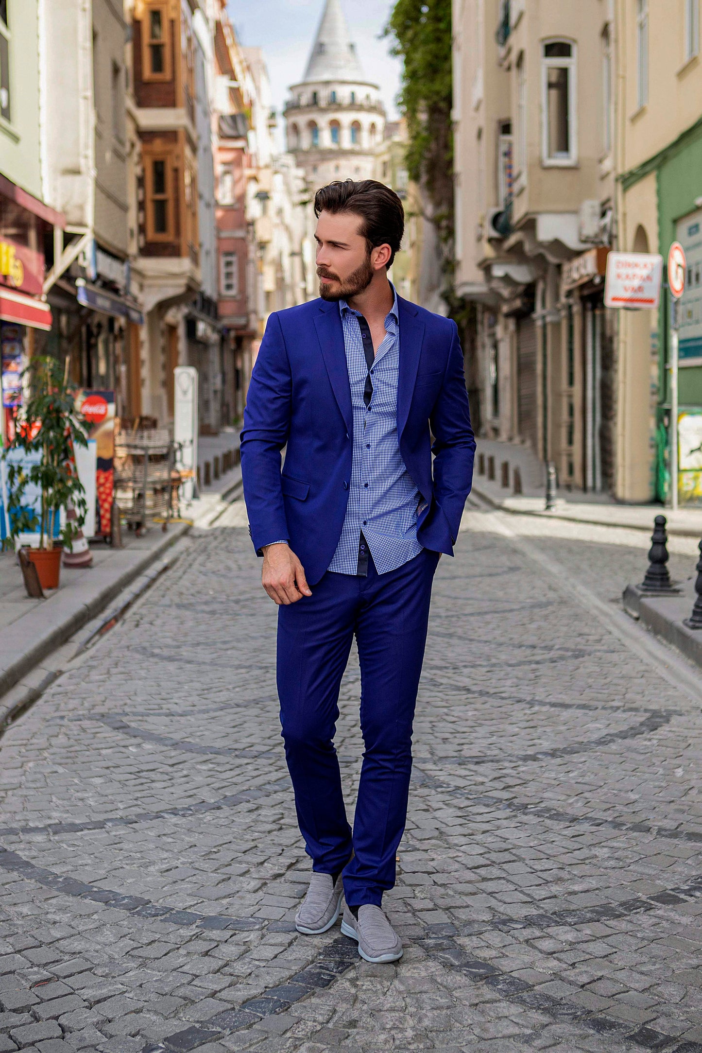 Blue Elegance Slim Dress Shirt With Dark Blue Liningsand with blue suit