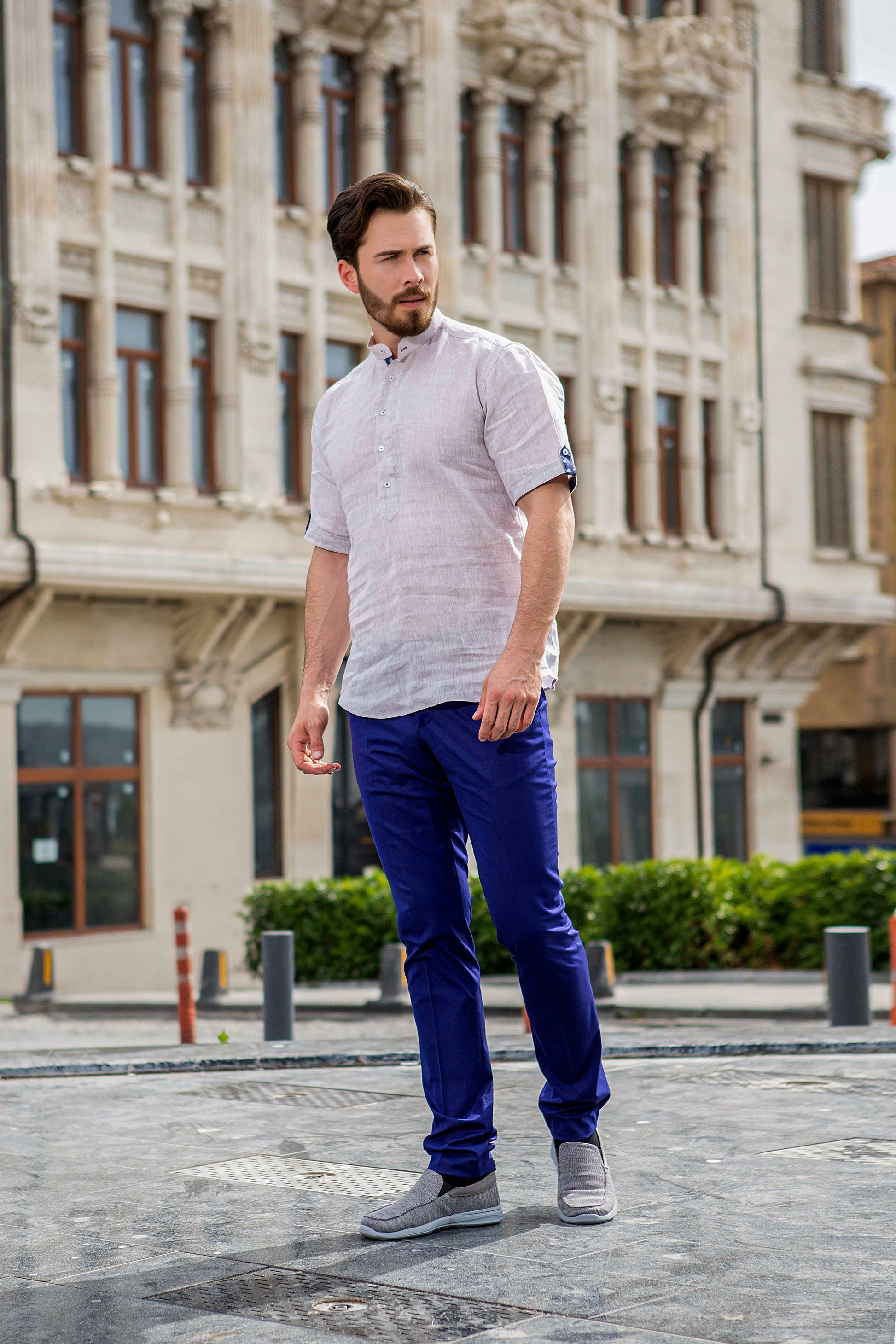 Cream No-Collar Short Sleeve Linnen Shirt With Bird Brint On Sleeve Flaps.