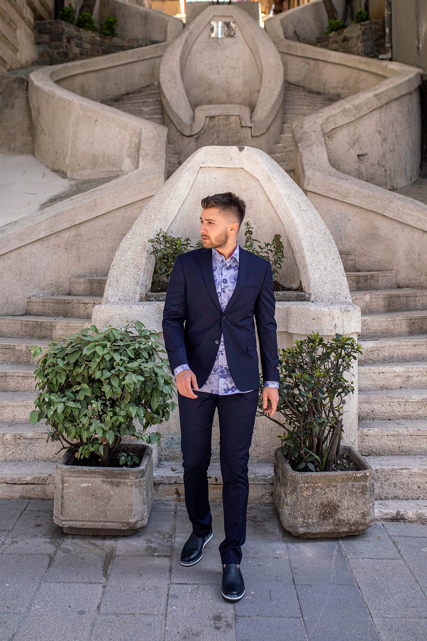 Slim Navy-Blue Suit with Notch Lapel. Made with premium-wool blend. Perfect for professional and casual events. Model is wearing light-blue flower designed Valenti dress shirt under.