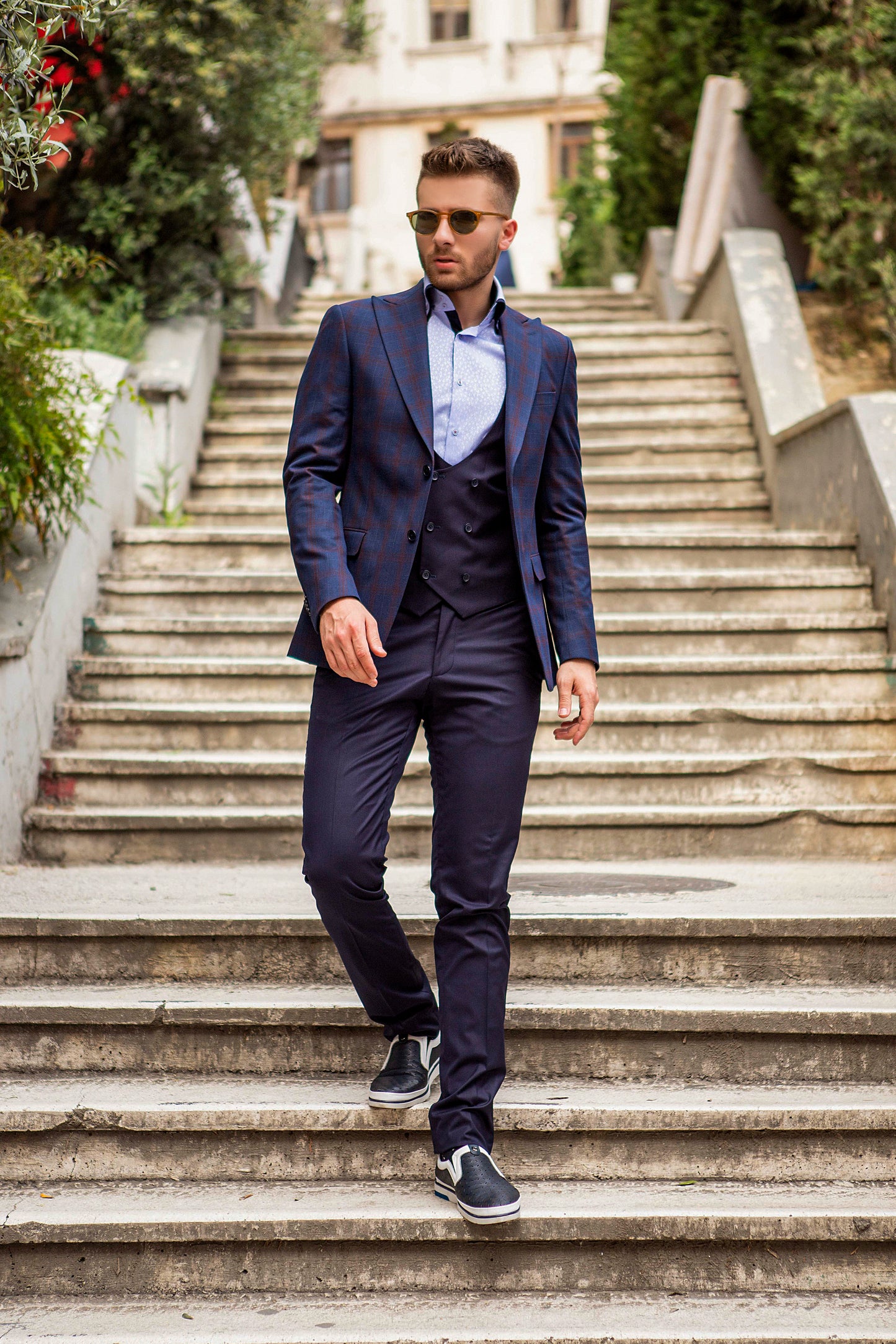 Tartan-Navy-Plaid, 3-Piece suit with complementing dark-red lines. Suit is made from premium wool and has a notched lapel.