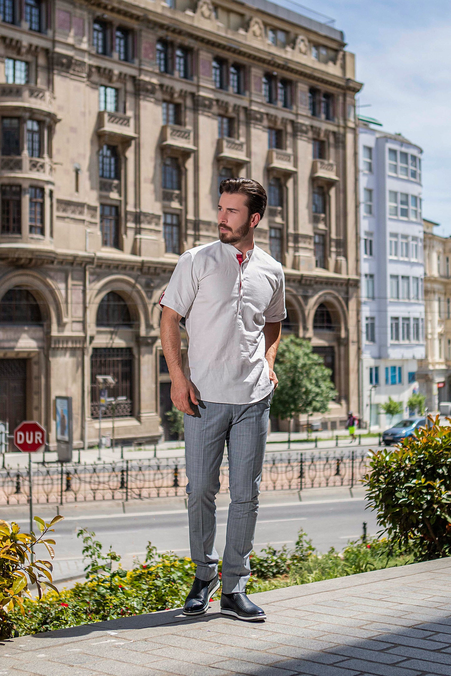 Cool Off-White Short Sleeve Linnen Shirt. Made with 100% Linnen.
