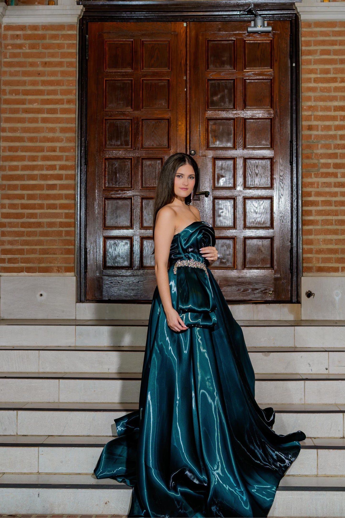 Elegant strapless couture silhouette