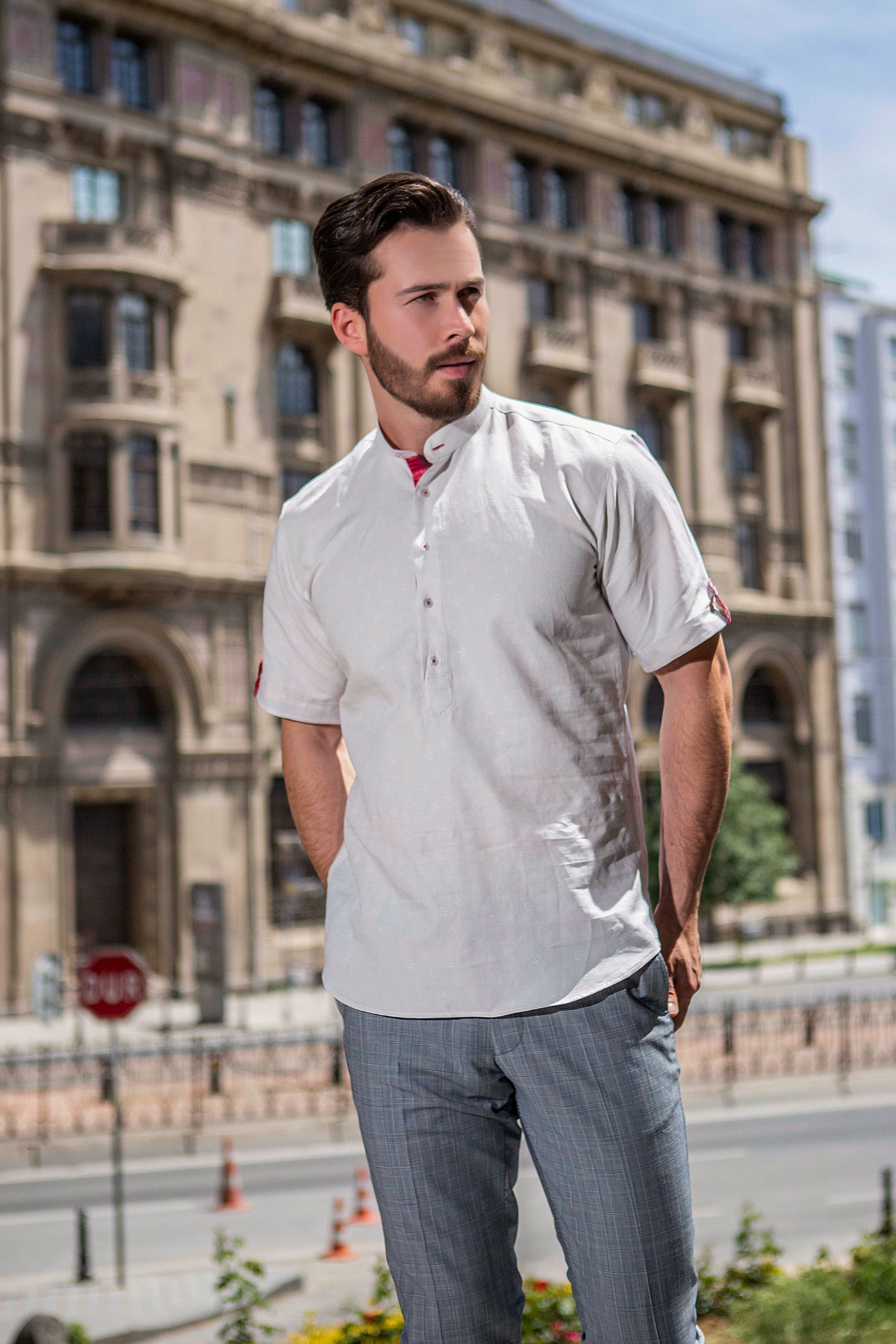 Cool Off-White Short Sleeve Linnen Shirt. Made with 100% Linnen.