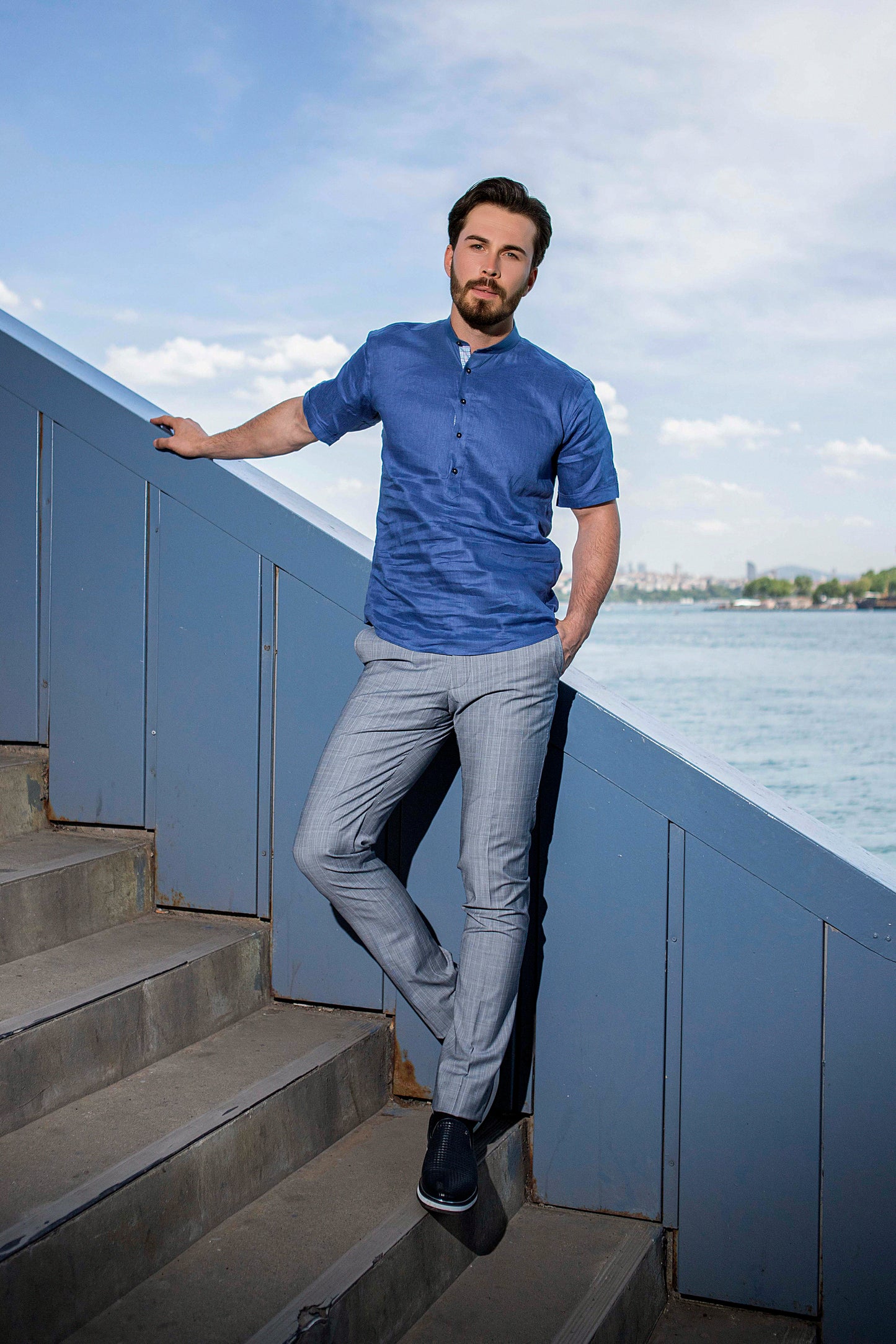 Royal Blue Short-Sleeve Shirt Made with 100% Cool Linen